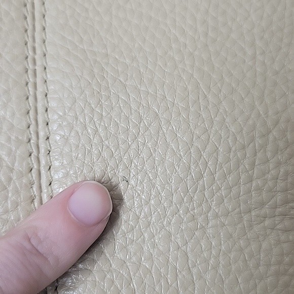 Michael Kors Brooke Medium Tan Bucket Crossbody Bag | Pebbled Leather Purse - Picture 7 of 12